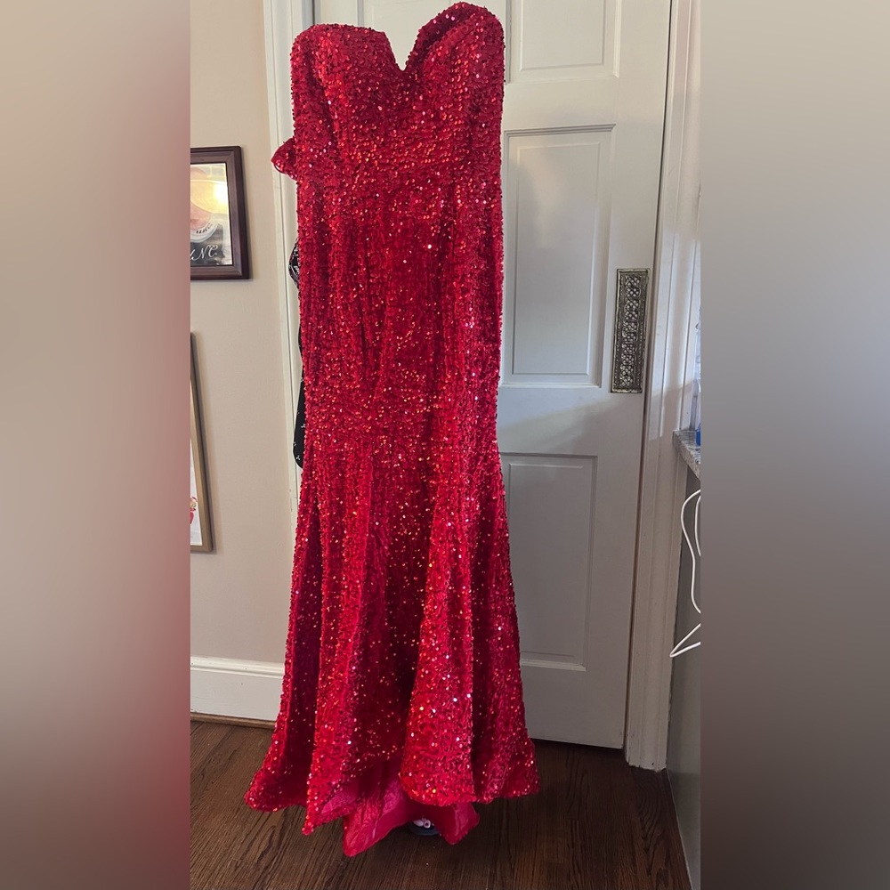 Red formal dress, “Yuxin” brand, mermaid style, sequins, size 10, corset lace up